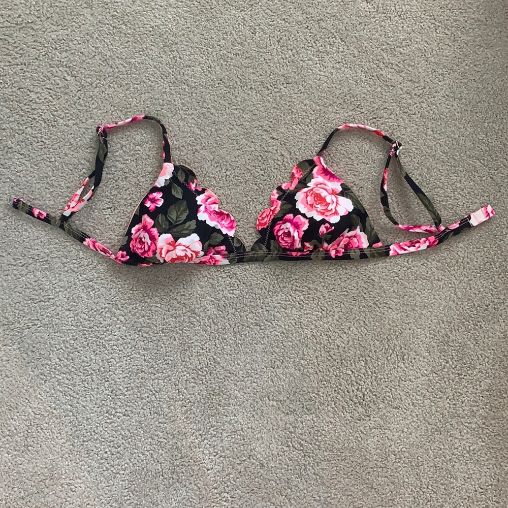 Xhilaration roses bikini top, women’s size XS